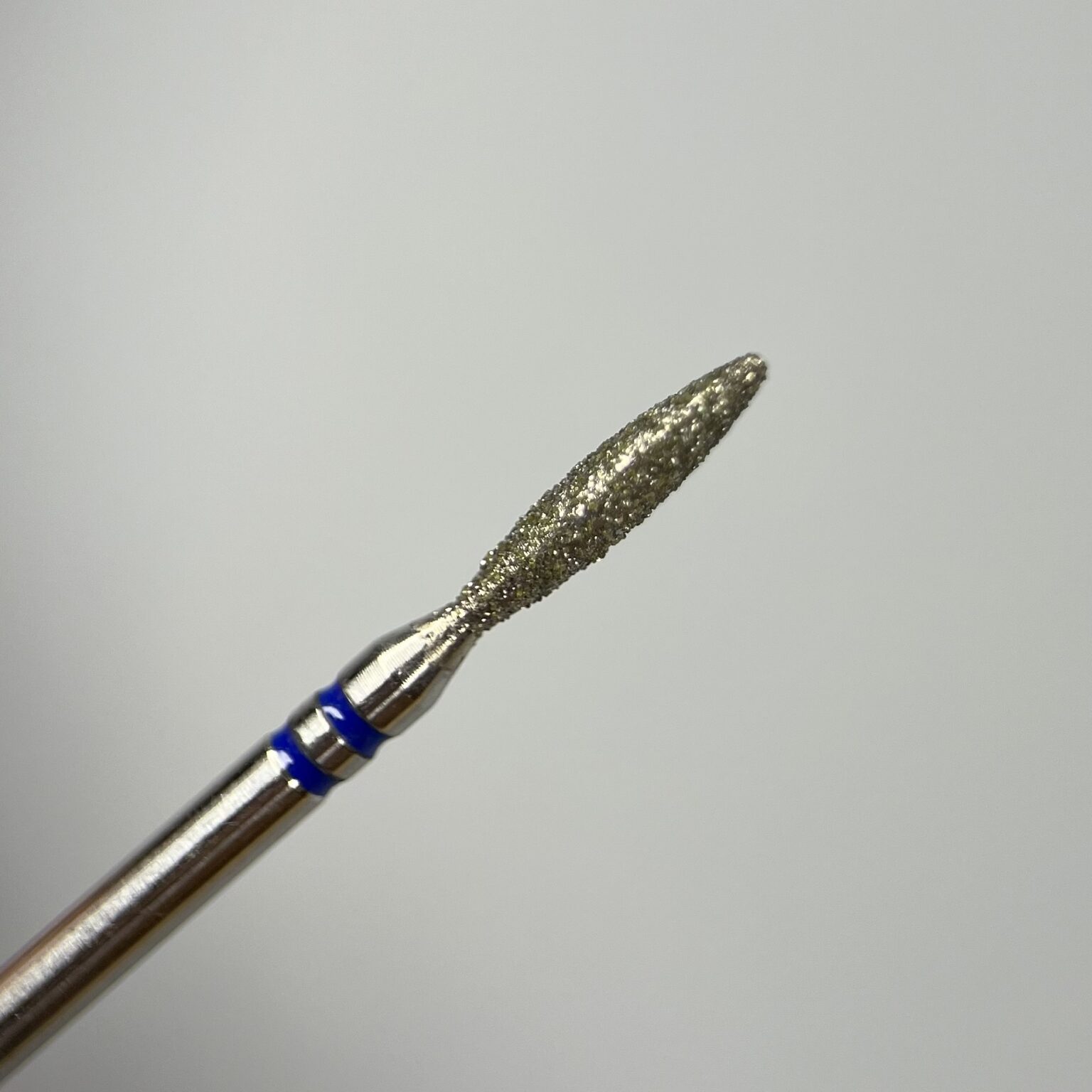 Фреза алмазна Nisima Р863m023 полум’я з тупим кінцем, синій комірець 023