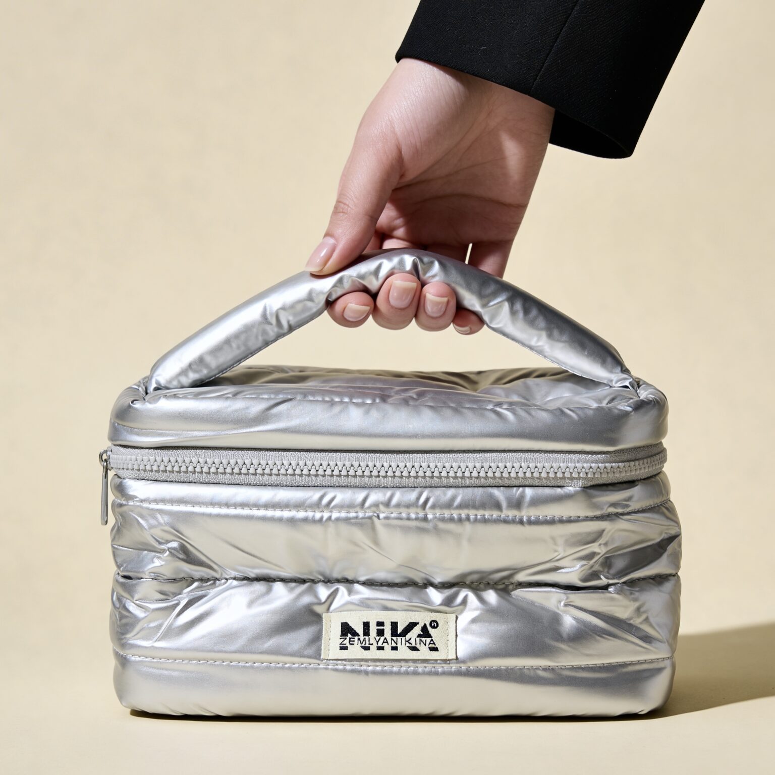 Косметичка срібна Nika Zemlyanikina