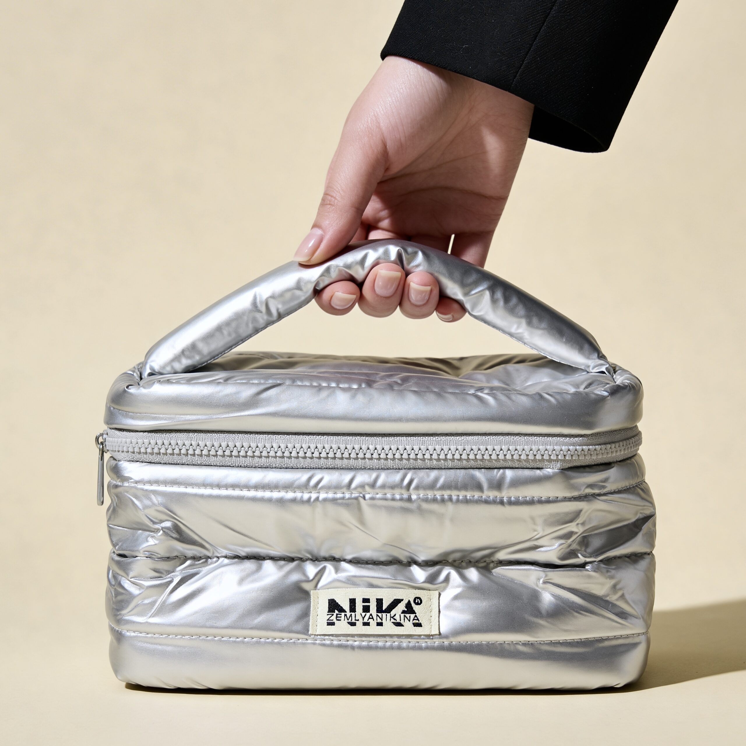 Косметичка срібна Nika Zemlyanikina